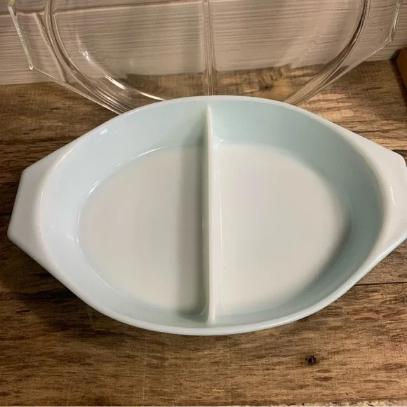 Vintage Pyrex Blue Snowflake Divided Casserole Dish - Picture 5 of 12